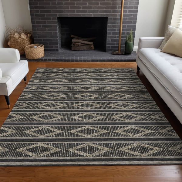 Homeroots 3' Black And Beige Geometric Indoor Outdoor Area Rug - Stylish, Durable, Washable For Any Space 3' X 5' Polyester 599604