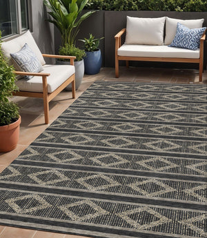 Homeroots 3' Black And Beige Geometric Indoor Outdoor Area Rug - Stylish, Durable, Washable For Any Space 5' X 8' Polyester 599605