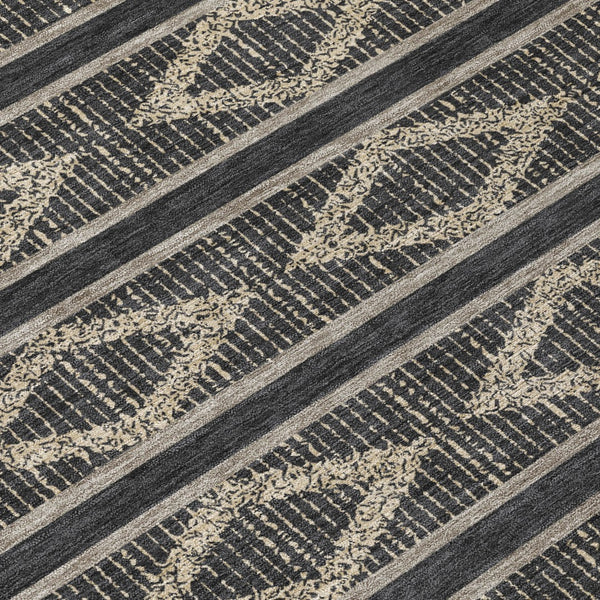 Homeroots 3' Black And Beige Geometric Indoor Outdoor Area Rug - Stylish, Durable, Washable For Any Space 8' Round Polyester 599606