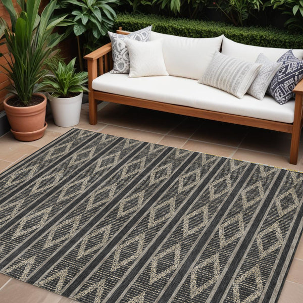 Homeroots 3' Black And Beige Geometric Indoor Outdoor Area Rug - Stylish, Durable, Washable For Any Space 8' X 10' Polyester 599607