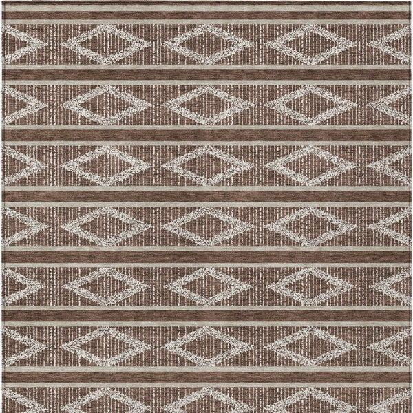 Homeroots 3' Black And Beige Geometric Indoor Outdoor Area Rug - Stylish, Durable, Washable For Any Space 3' X 5' Polyester 599610