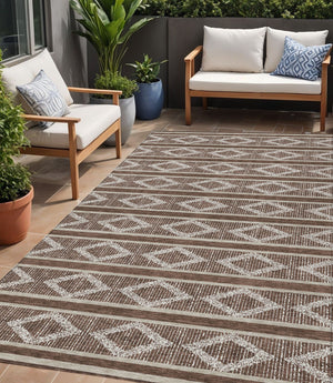 Homeroots 3' Black And Beige Geometric Indoor Outdoor Area Rug - Stylish, Durable, Washable For Any Space 5' X 8' Polyester 599611