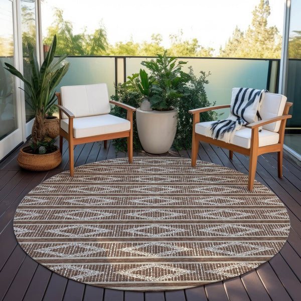 Homeroots 3' Black And Beige Geometric Indoor Outdoor Area Rug - Stylish, Durable, Washable For Any Space 8' Round Polyester 599612