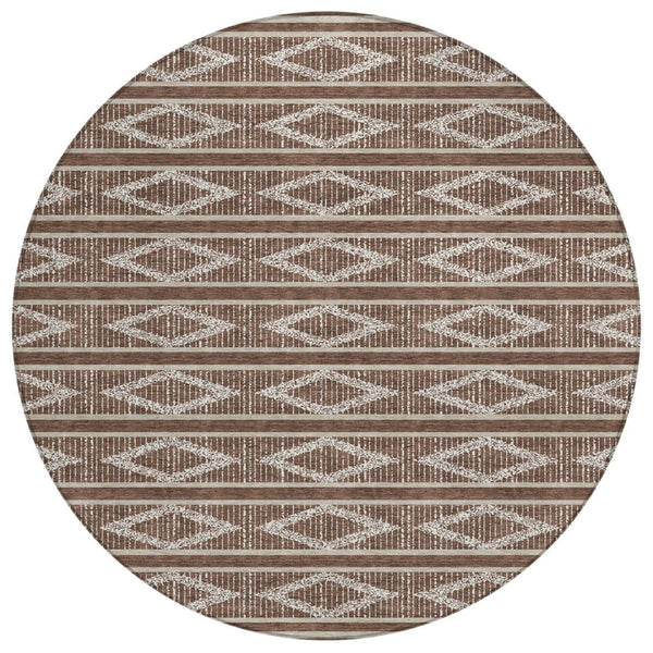 HomeRoots 5' Geometric Brown and Beige Washable Area Rug – Stylish Indoor Outdoor Decor for Any Space 8' Round 599612