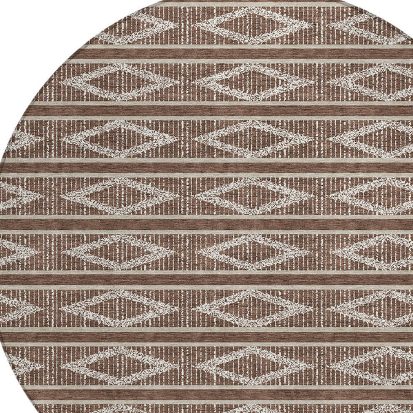 Homeroots 3' Black And Beige Geometric Indoor Outdoor Area Rug - Stylish, Durable, Washable For Any Space 8' Round Polyester 599612