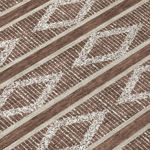 Homeroots 3' Black And Beige Geometric Indoor Outdoor Area Rug - Stylish, Durable, Washable For Any Space 8' Round Polyester 599612