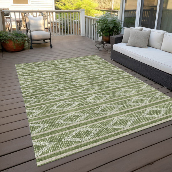 Homeroots 3' Black And Beige Geometric Indoor Outdoor Area Rug - Stylish, Durable, Washable For Any Space 3' X 5' Polyester 599616