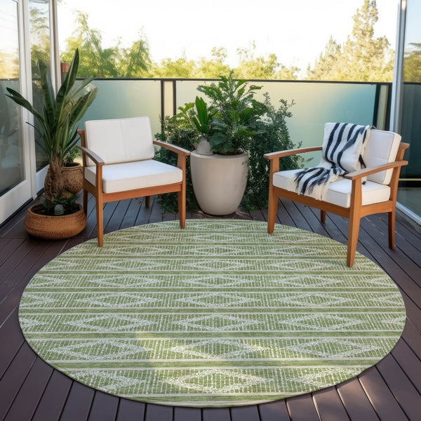 Homeroots 3' Black And Beige Geometric Indoor Outdoor Area Rug - Stylish, Durable, Washable For Any Space 8' Round Polyester 599618