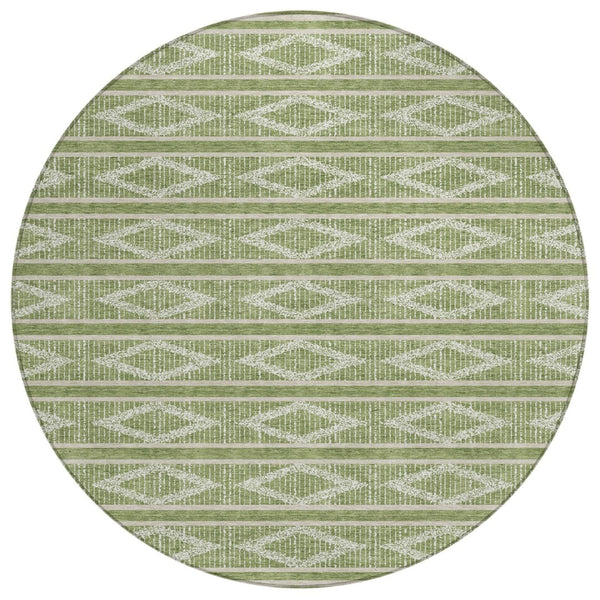 HomeRoots 5' Geometric Green and Ivory Washable Area Rug for Indoor and Outdoor Use – Durable, Stylish Comfort 8' Round 599618