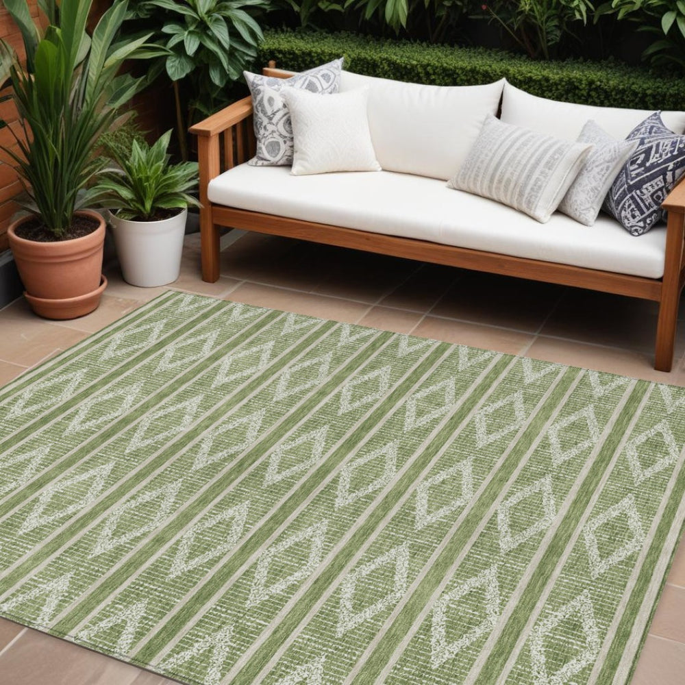 HomeRoots 5' Geometric Green and Ivory Washable Area Rug for Indoor and Outdoor Use – Durable, Stylish Comfort 8' X 10' 599619