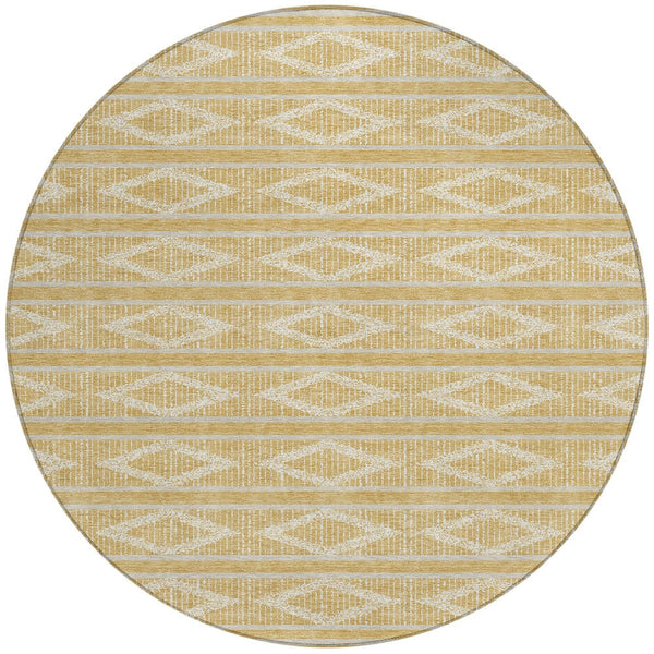 Homeroots 3' Black And Beige Geometric Indoor Outdoor Area Rug - Stylish, Durable, Washable For Any Space 8' Round Polyester 599624