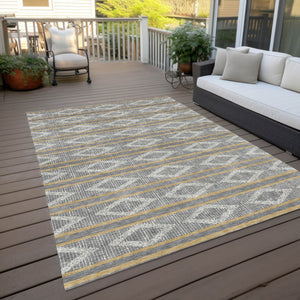 Homeroots 3' Black And Beige Geometric Indoor Outdoor Area Rug - Stylish, Durable, Washable For Any Space 10' X 14' Polyester 599633
