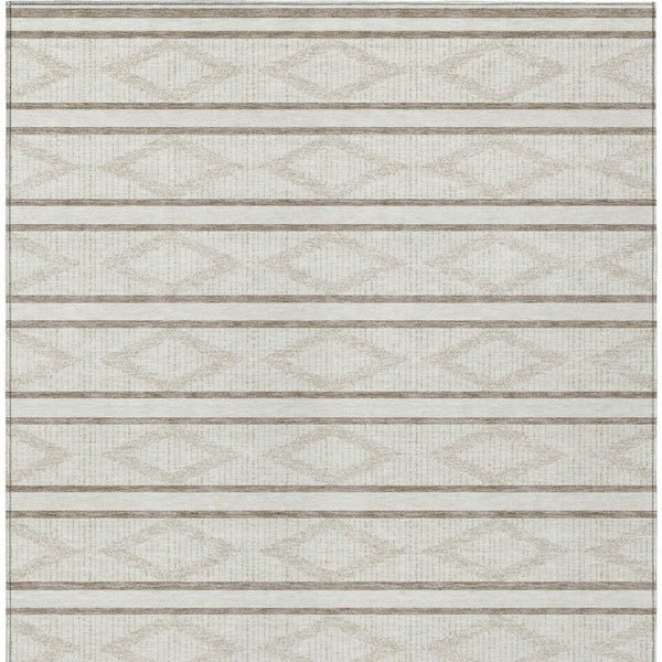 Homeroots 3' Black And Beige Geometric Indoor Outdoor Area Rug - Stylish, Durable, Washable For Any Space 3' X 5' Polyester 599634