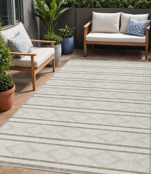 Homeroots 3' Black And Beige Geometric Indoor Outdoor Area Rug - Stylish, Durable, Washable For Any Space 5' X 8' Polyester 599635