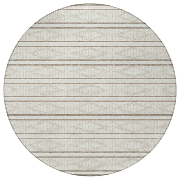 Homeroots 3' Black And Beige Geometric Indoor Outdoor Area Rug - Stylish, Durable, Washable For Any Space 8' Round Polyester 599636