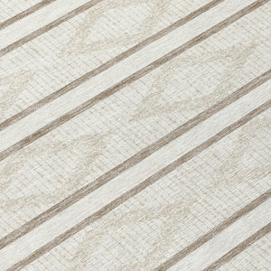 Homeroots 3' Black And Beige Geometric Indoor Outdoor Area Rug - Stylish, Durable, Washable For Any Space 8' Round Polyester 599636