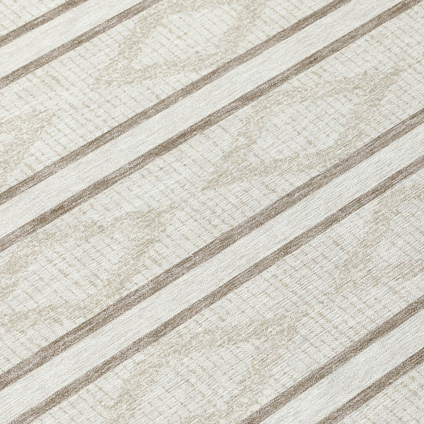 Homeroots 3' Black And Beige Geometric Indoor Outdoor Area Rug - Stylish, Durable, Washable For Any Space 8' Round Polyester 599636