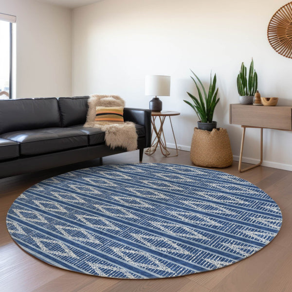 Homeroots 3' Black And Beige Geometric Indoor Outdoor Area Rug - Stylish, Durable, Washable For Any Space 8' Round Polyester 599642