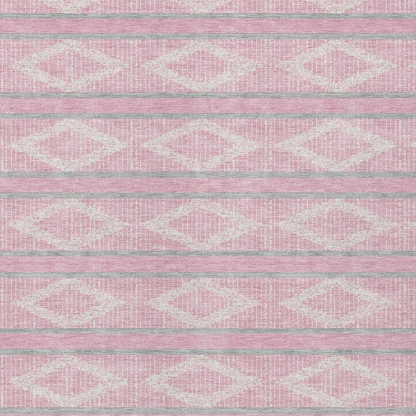 Homeroots 3' Black And Beige Geometric Indoor Outdoor Area Rug - Stylish, Durable, Washable For Any Space 5' X 8' Polyester 599647