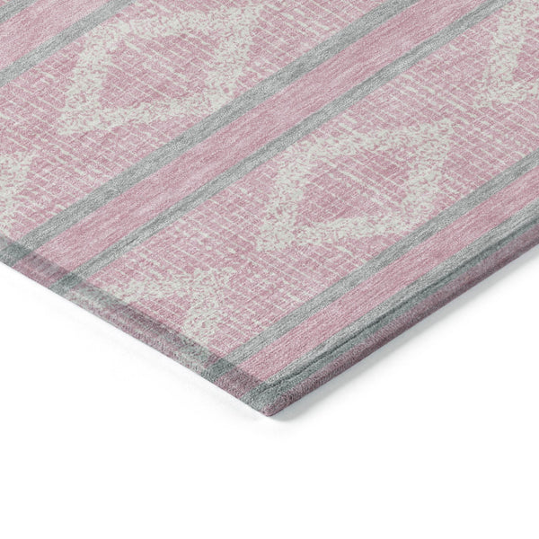 Homeroots 3' Black And Beige Geometric Indoor Outdoor Area Rug - Stylish, Durable, Washable For Any Space 8' X 10' Polyester 599649