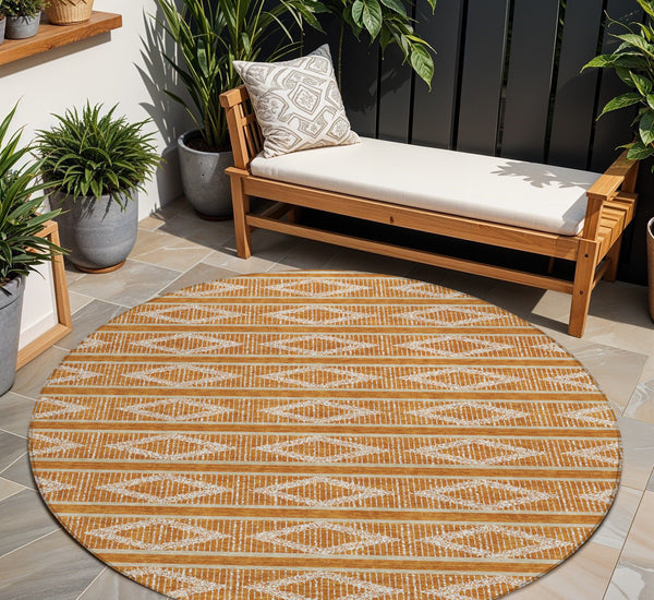 Homeroots 3' Black And Beige Geometric Indoor Outdoor Area Rug - Stylish, Durable, Washable For Any Space 8' Round Polyester 599654