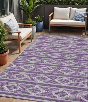 Homeroots 3' Black And Beige Geometric Indoor Outdoor Area Rug - Stylish, Durable, Washable For Any Space 5' X 8' Polyester 599659