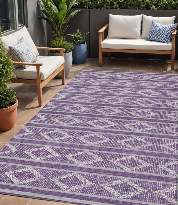 Homeroots 3' Black And Beige Geometric Indoor Outdoor Area Rug - Stylish, Durable, Washable For Any Space 5' X 8' Polyester 599659