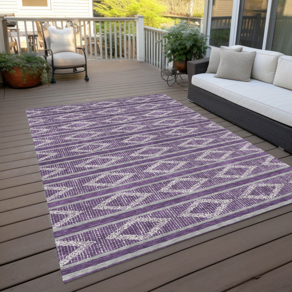 Homeroots 3' Black And Beige Geometric Indoor Outdoor Area Rug - Stylish, Durable, Washable For Any Space 5' X 8' Polyester 599659