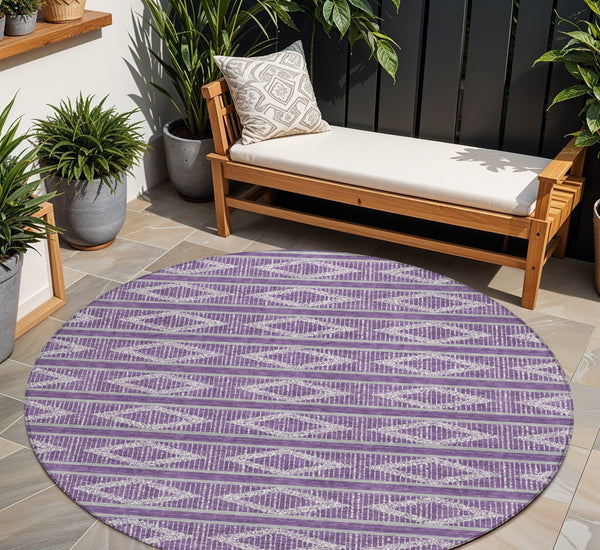 Homeroots 3' Black And Beige Geometric Indoor Outdoor Area Rug - Stylish, Durable, Washable For Any Space 8' Round Polyester 599660