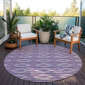 Homeroots 3' Black And Beige Geometric Indoor Outdoor Area Rug - Stylish, Durable, Washable For Any Space 8' Round Polyester 599660