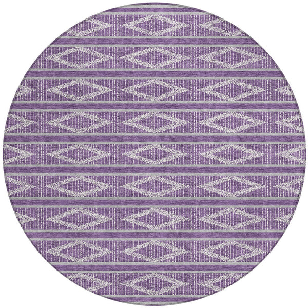 Homeroots 3' Black And Beige Geometric Indoor Outdoor Area Rug - Stylish, Durable, Washable For Any Space 8' Round Polyester 599660