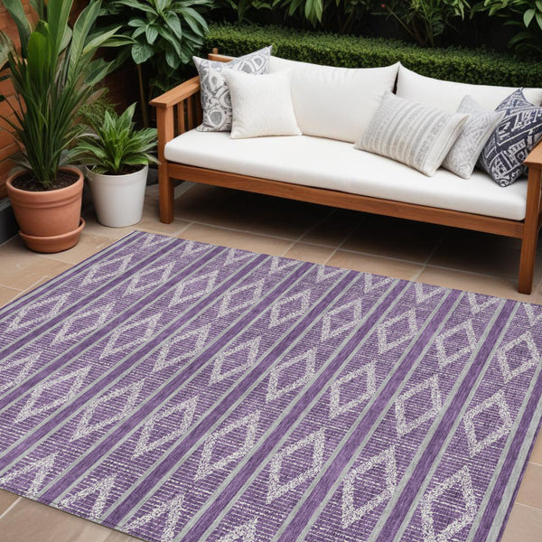 Homeroots 3' Black And Beige Geometric Indoor Outdoor Area Rug - Stylish, Durable, Washable For Any Space 8' X 10' Polyester 599661