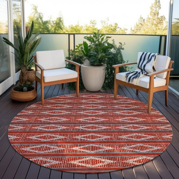 Homeroots 3' Black And Beige Geometric Indoor Outdoor Area Rug - Stylish, Durable, Washable For Any Space 8' Round Polyester 599666