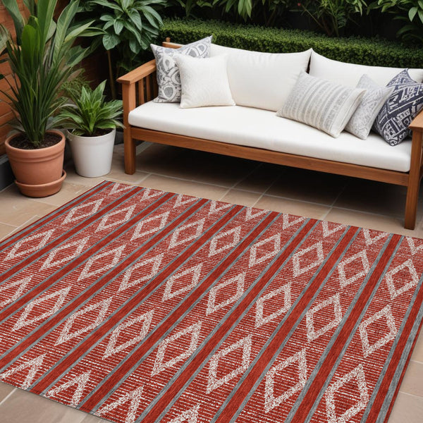 Homeroots 3' Black And Beige Geometric Indoor Outdoor Area Rug - Stylish, Durable, Washable For Any Space 10' X 14' Polyester 599669