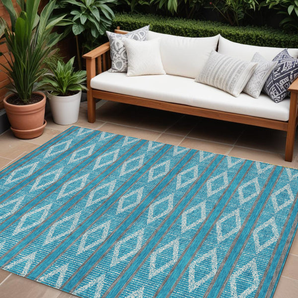 Homeroots 3' Black And Beige Geometric Indoor Outdoor Area Rug - Stylish, Durable, Washable For Any Space 10' X 14' Polyester 599675