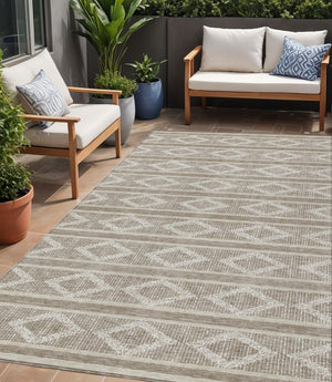 Homeroots 3' Black And Beige Geometric Indoor Outdoor Area Rug - Stylish, Durable, Washable For Any Space 5' X 8' Polyester 599677