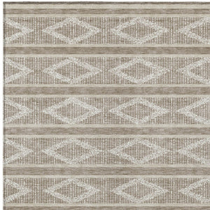 Homeroots 3' Black And Beige Geometric Indoor Outdoor Area Rug - Stylish, Durable, Washable For Any Space 5' X 8' Polyester 599677
