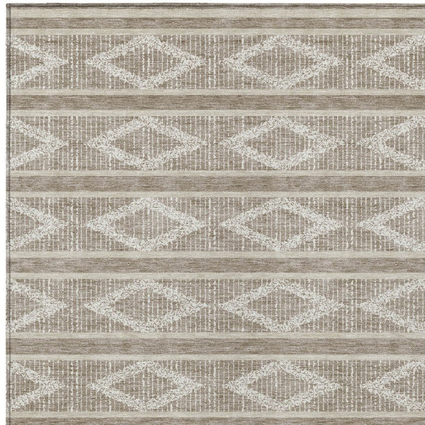 Homeroots 3' Black And Beige Geometric Indoor Outdoor Area Rug - Stylish, Durable, Washable For Any Space 5' X 8' Polyester 599677