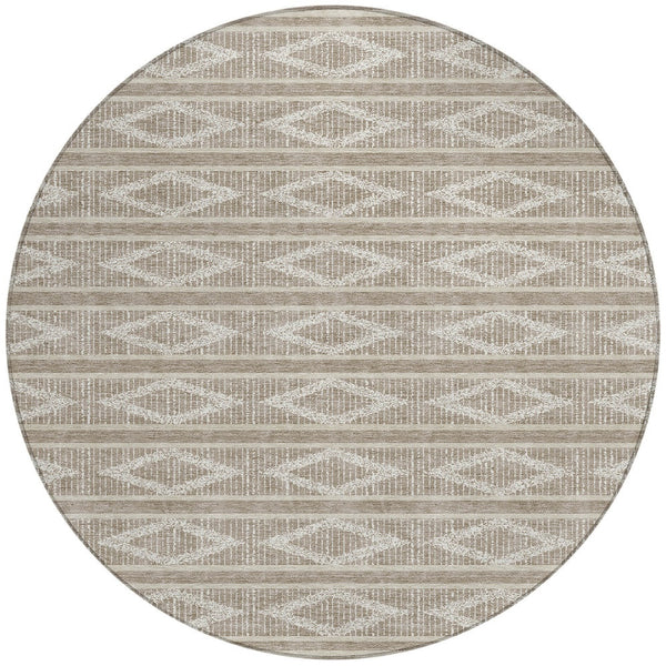 Homeroots 3' Black And Beige Geometric Indoor Outdoor Area Rug - Stylish, Durable, Washable For Any Space 8' Round Polyester 599678