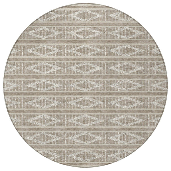 Homeroots 3' Black And Beige Geometric Indoor Outdoor Area Rug - Stylish, Durable, Washable For Any Space 8' Round Polyester 599678