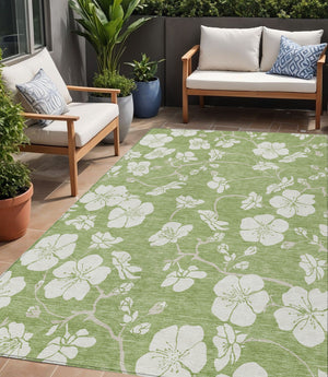 Homeroots 3' Stylish Floral Artichoke Green And Ivory Washable Area Rug For Indoor And Outdoor Spaces 5' X 8' Polyester 599851