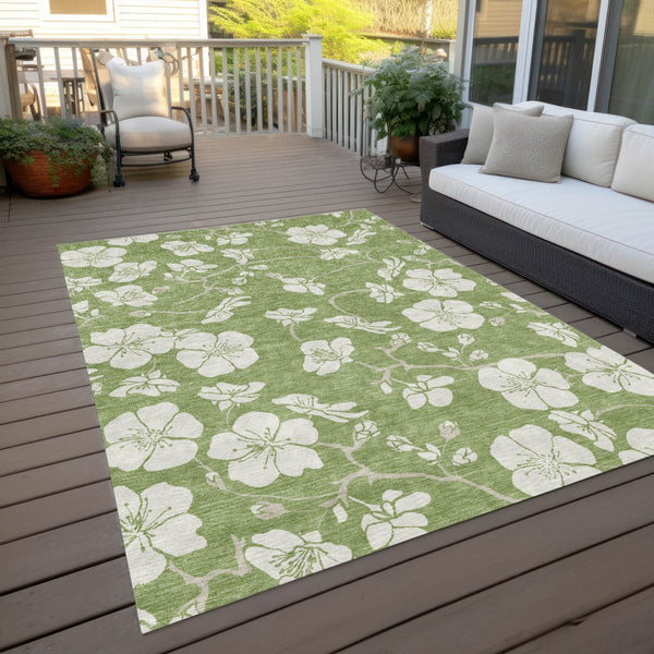 Homeroots 3' Stylish Floral Artichoke Green And Ivory Washable Area Rug For Indoor And Outdoor Spaces 9' X 12' Polyester 599854