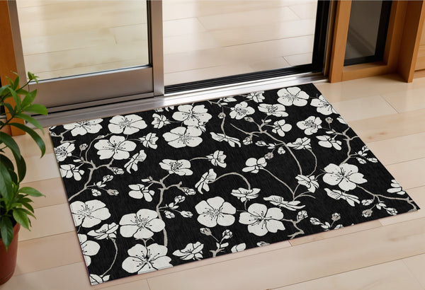 Homeroots 3' Stylish Floral Artichoke Green And Ivory Washable Area Rug For Indoor And Outdoor Spaces 3' X 5' Polyester 599862