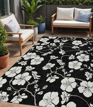 Homeroots 3' Stylish Floral Artichoke Green And Ivory Washable Area Rug For Indoor And Outdoor Spaces 5' X 8' Polyester 599863