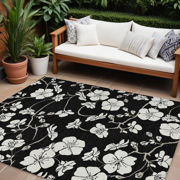 Homeroots 3' Stylish Floral Artichoke Green And Ivory Washable Area Rug For Indoor And Outdoor Spaces 9' X 12' Polyester 599866