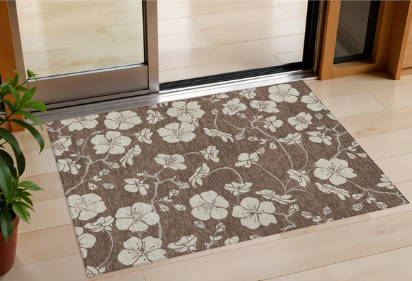 Homeroots 3' Stylish Floral Artichoke Green And Ivory Washable Area Rug For Indoor And Outdoor Spaces 3' X 5' Polyester 599868