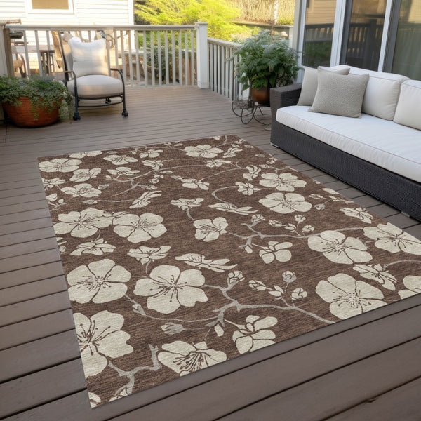 Homeroots 3' Stylish Floral Artichoke Green And Ivory Washable Area Rug For Indoor And Outdoor Spaces 5' X 8' Polyester 599869