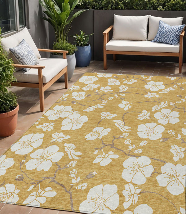 Homeroots 3' Stylish Floral Artichoke Green And Ivory Washable Area Rug For Indoor And Outdoor Spaces 5' X 8' Polyester 599881