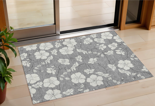 Homeroots 3' Stylish Floral Artichoke Green And Ivory Washable Area Rug For Indoor And Outdoor Spaces 3' X 5' Polyester 599886