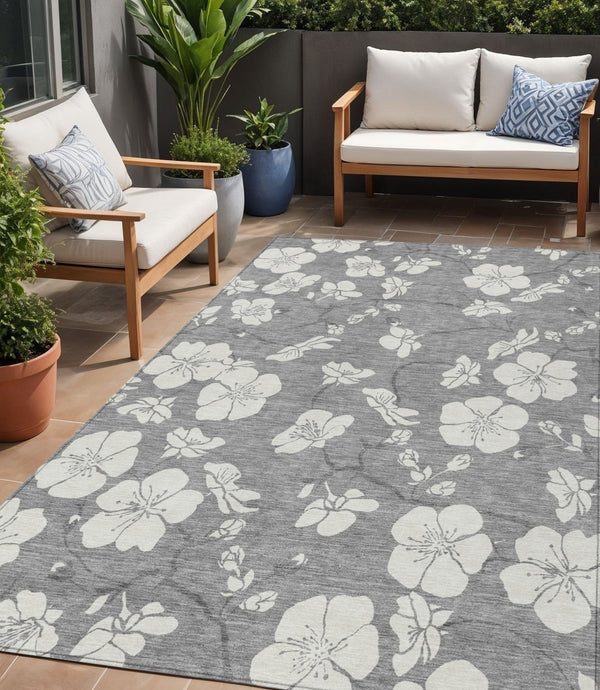Homeroots 3' Stylish Floral Artichoke Green And Ivory Washable Area Rug For Indoor And Outdoor Spaces 5' X 8' Polyester 599887